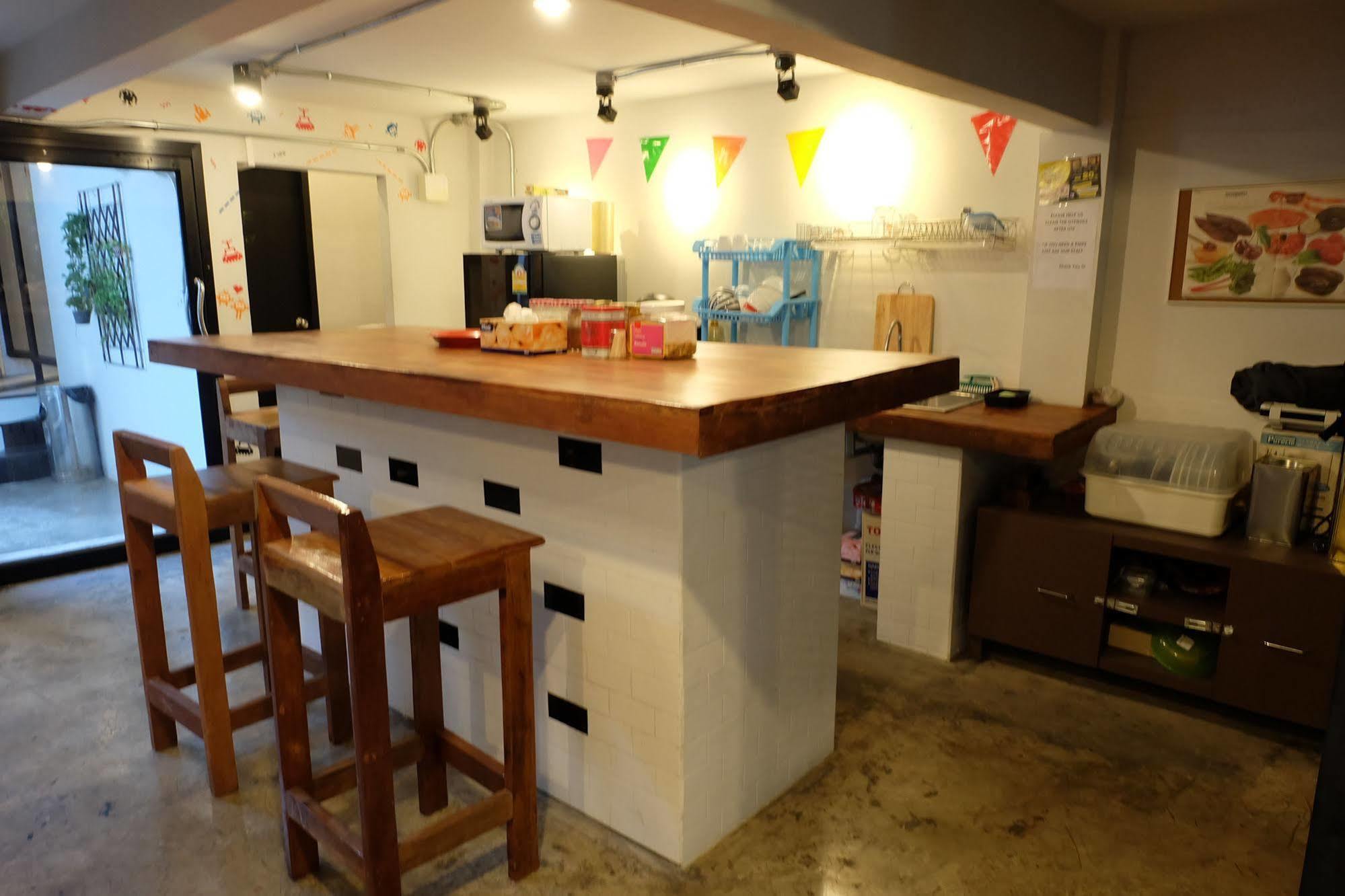 Puck Hostel Bangkok Bagian luar foto