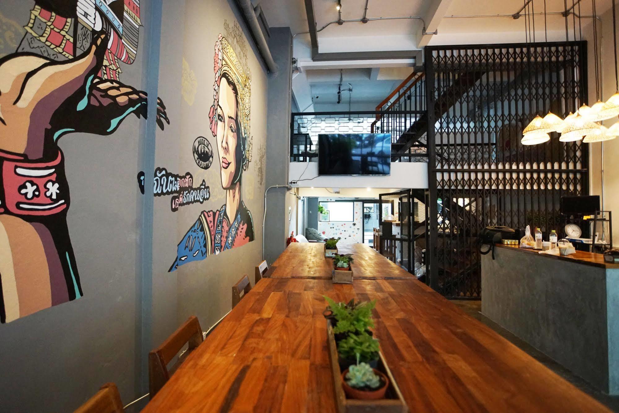 Puck Hostel Bangkok Bagian luar foto