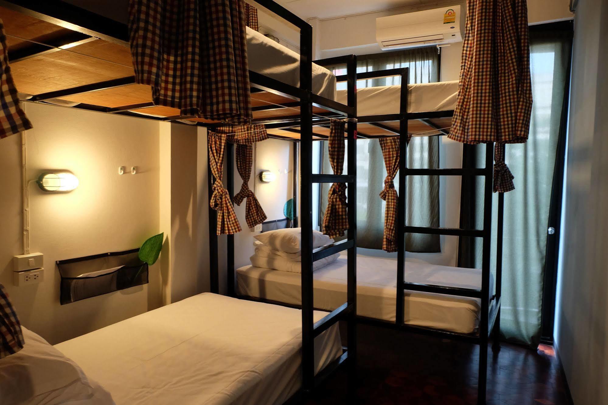 Puck Hostel Bangkok Bagian luar foto