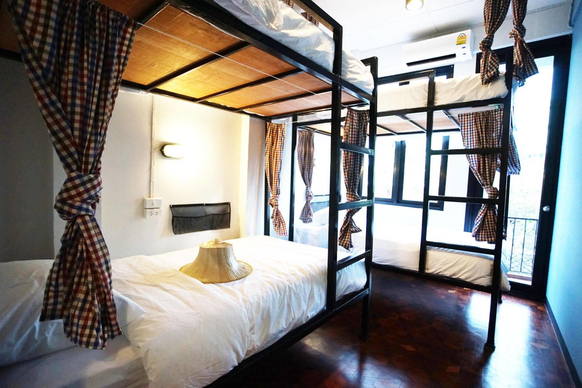 Puck Hostel Bangkok Bagian luar foto